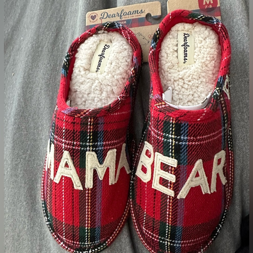 DEARFOAMS LIMITED EDITION MAMA BEAR SLIPPERS: RED/GREEN/BLUE PLAID: NWT: M (7/8)
